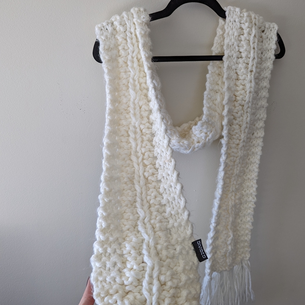 H&M - White Cable Knit Scarf